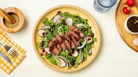 webimage-ICBINBSteakSalad1-Steak-and-Arugula-Salad